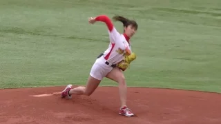 神ピッチング 稲村亜美 awesome baseball pitches video awesome Japanese cute girl vs NPB baseball player