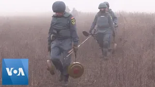 Rebels Remove Mines in Eastern Ukraine After Troops Withdraw