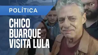 CHICO BUARQUE VISITA LULA, FECHA RUA E PEDE LIBERDADE