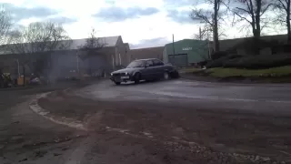 BMW 525 tds drifting (big diesel smoke)