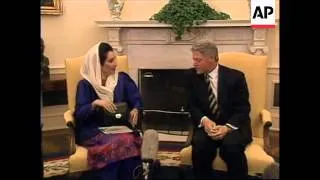 USA: PAKISTAN'S BENAZIR BHUTTO MEETS PRESIDENT BILL CLINTON