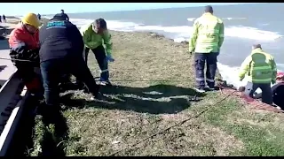 Mar Del Plata: dramático rescate de un hombre que cayó 10 metros por los acantilados