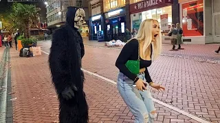 She has no idea what is behind her!Zombie/Gorilla prank