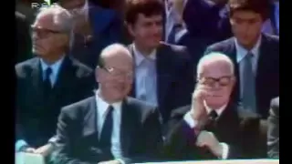 Pertini saluta il feretro di Berlinguer - 1984