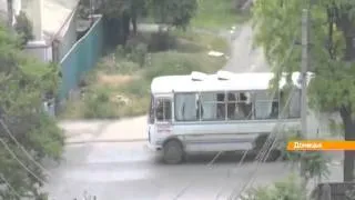 В Луганске сепаратисты захватили военную базу, прикрываясь родителями бойцов