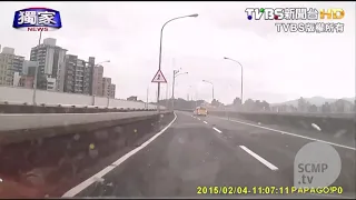 The moment TransAsia GE235 hits bridge and crashes in Taiwan