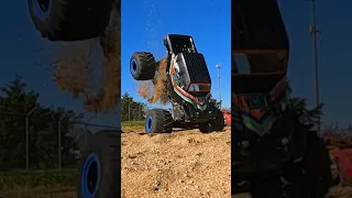 It’s All About Timing! #Shorts #MonsterJam #monstertruck #RC #Losi