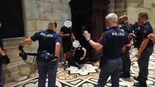 Arresto in Duomo, il blitz della Polizia per liberare la guardia giurata