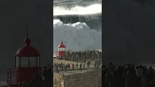 Condições extremas na Nazaré ! Teriam coragem de estar no forte ?? #gigantesdenazaré