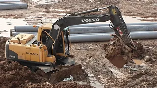 máy xúc VOIVOCW145B xúc đất bùn, ngập bánh xe @tomtepTVexcavator