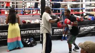 "Dangerous" Don Moore padwork with Roger Mayweather