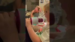 Dad has priceless reaction when daughter sings into microphone
