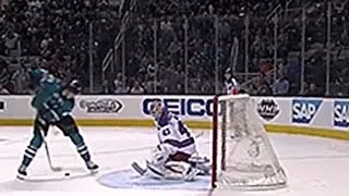 San Jose Sharks Tomas Hertl scores amazing goal between his legs