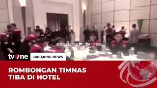 Sempat Tersendat Lautan Warga, Rombongan Timnas Tiba di Hotel | Breaking News tvOne