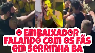 Gusttavo Lima chega em Serrinha Bahia e fala com seus fãs." Esse é o Embaixador BB."