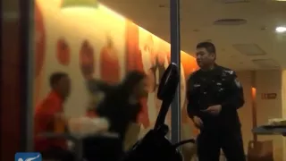 Chinese woman bravely escapes from armed hostage-taker