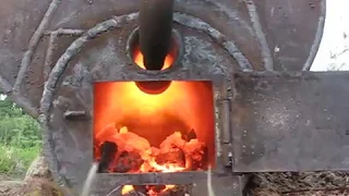 Печь для изготовления древесного угля.